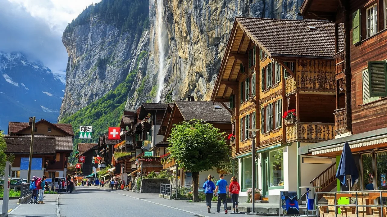 Does Switzerland want to limit its population to 10 million?