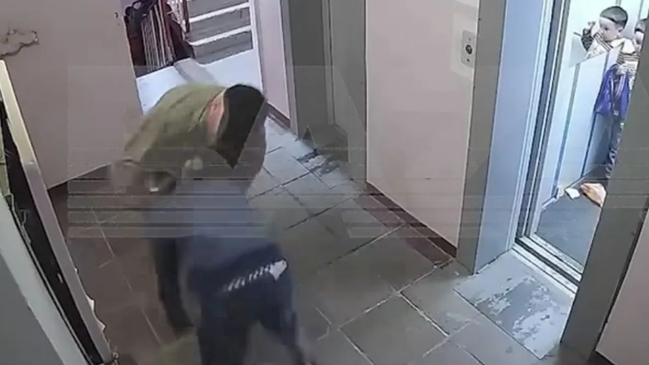 Rusya'da 14 yaşındaki genç asansörde feci şekilde dövüldü