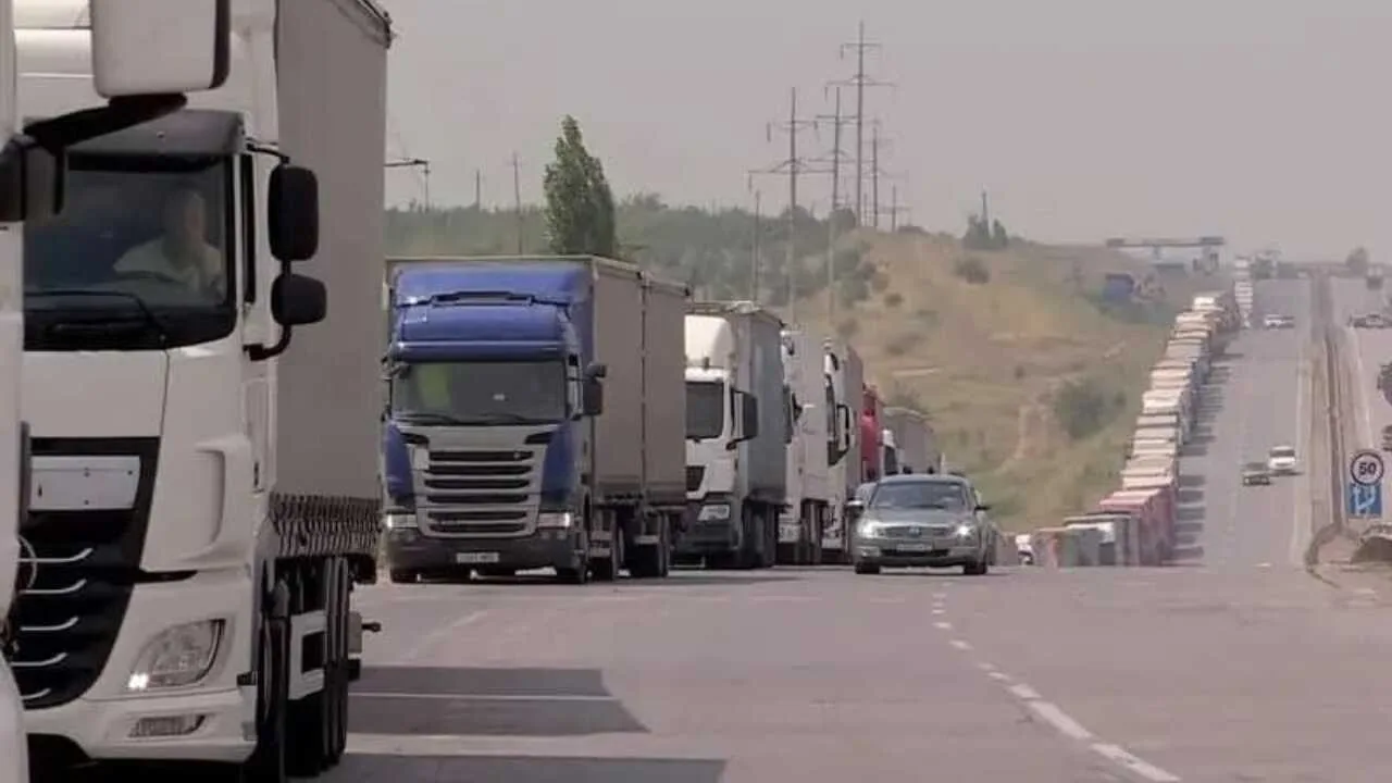 Въезд грузовиков в Ташкент временно запрещен