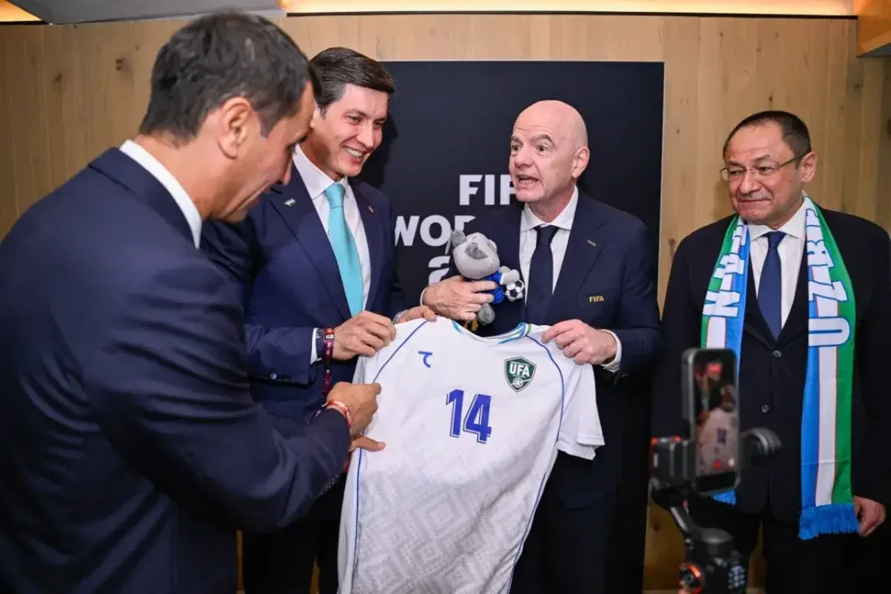 O‘zbekiston sport rasmiylari Meksikada Janni Infantino bilan uchrashdi
