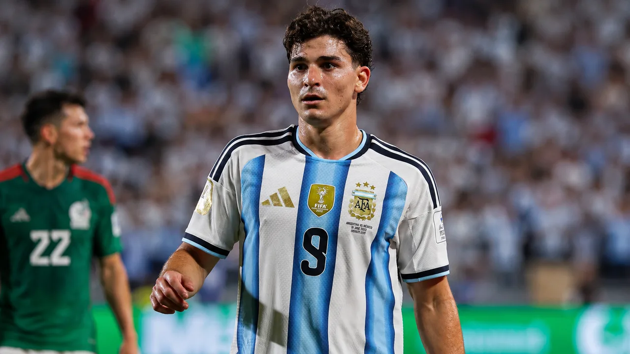 Julian Alvarez manifiesta su deseo de dejar el Atletico Madrid y espera la decisión del FC Barcelona