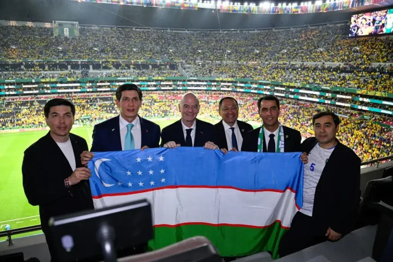 Sportfunktionäre aus Usbekistan treffen Gianni Infantino in Mexiko