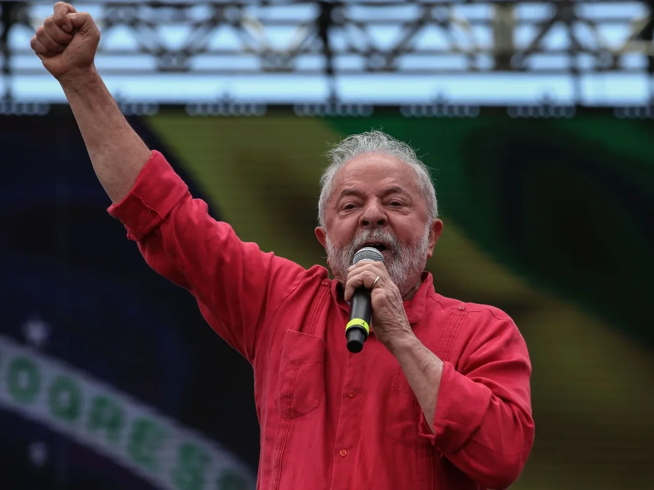 Brezilya Devlet Başkanı milli takımı şampiyonluk kürsüsüne davet etti