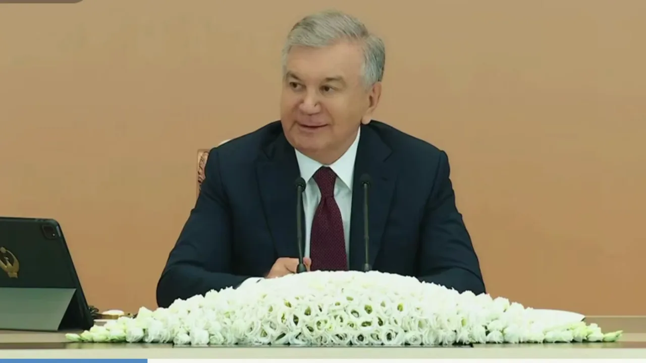 Präsident nennt Fußballer die wahren Helden Usbekistans (Video)