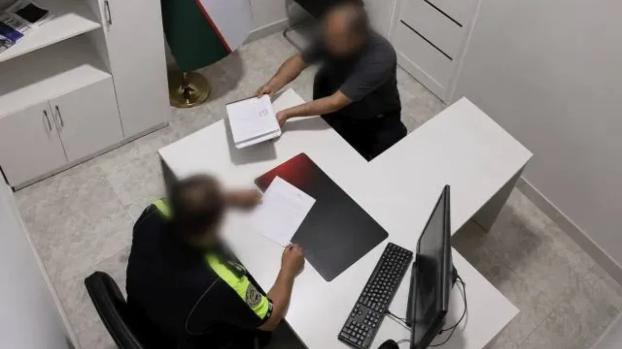 В Навои задержан водитель за попытку дать взятку инспектору ГСБДД