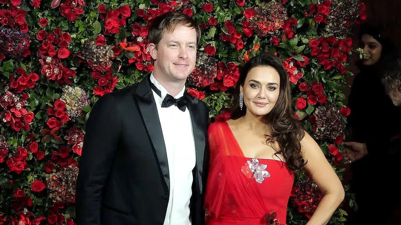 «Vir va Zara» yulduzi Zara turmush o‘rtog‘i bilan ko‘rinish berdi (video)