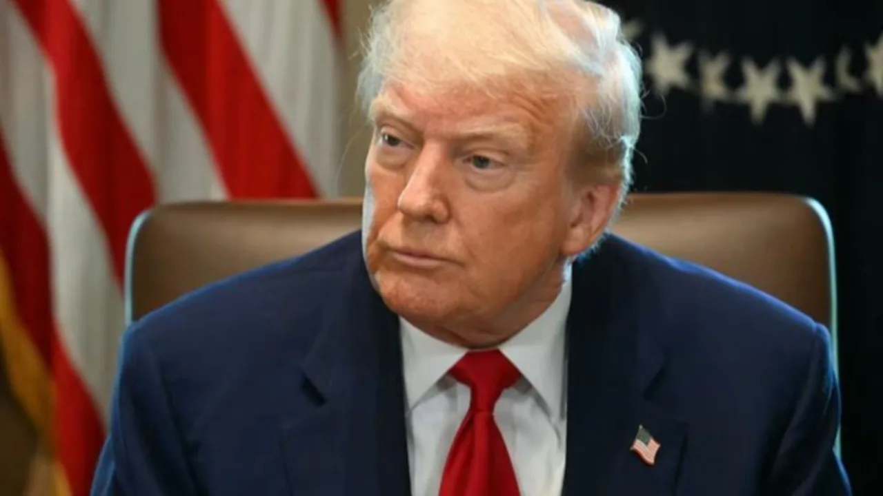 Трамп федерал идоралардаги юқори лавозимли ходимлар бўйича янги тартиб жорий қилди