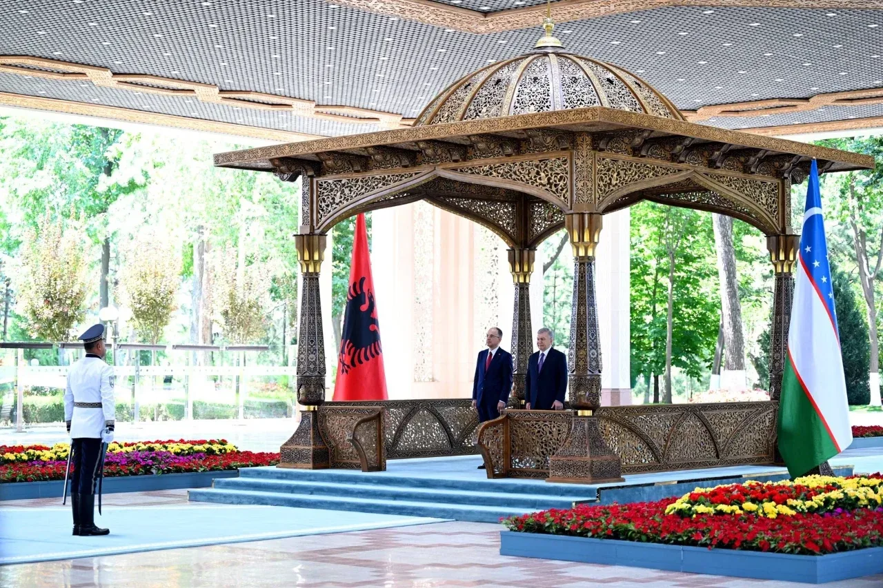 Shavkat Mirziyoyev Albaniya rahbarini rasmiy marosim bilan kutib oldi (foto)