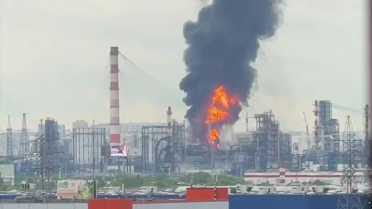 Zelensky Sharply Comments on Strike Against Moscow Oil Refinery (Video)