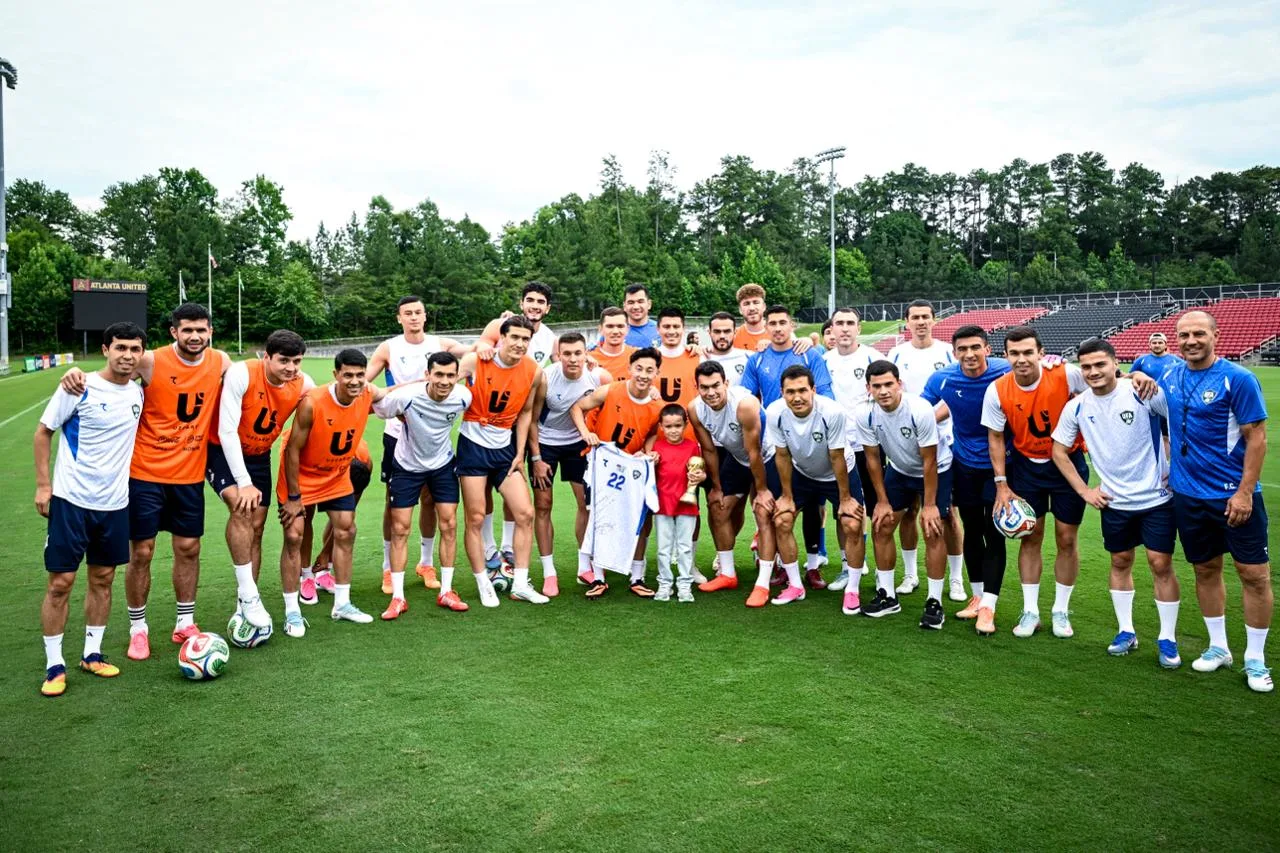 Little Fan Who Moved the World at National Team Training