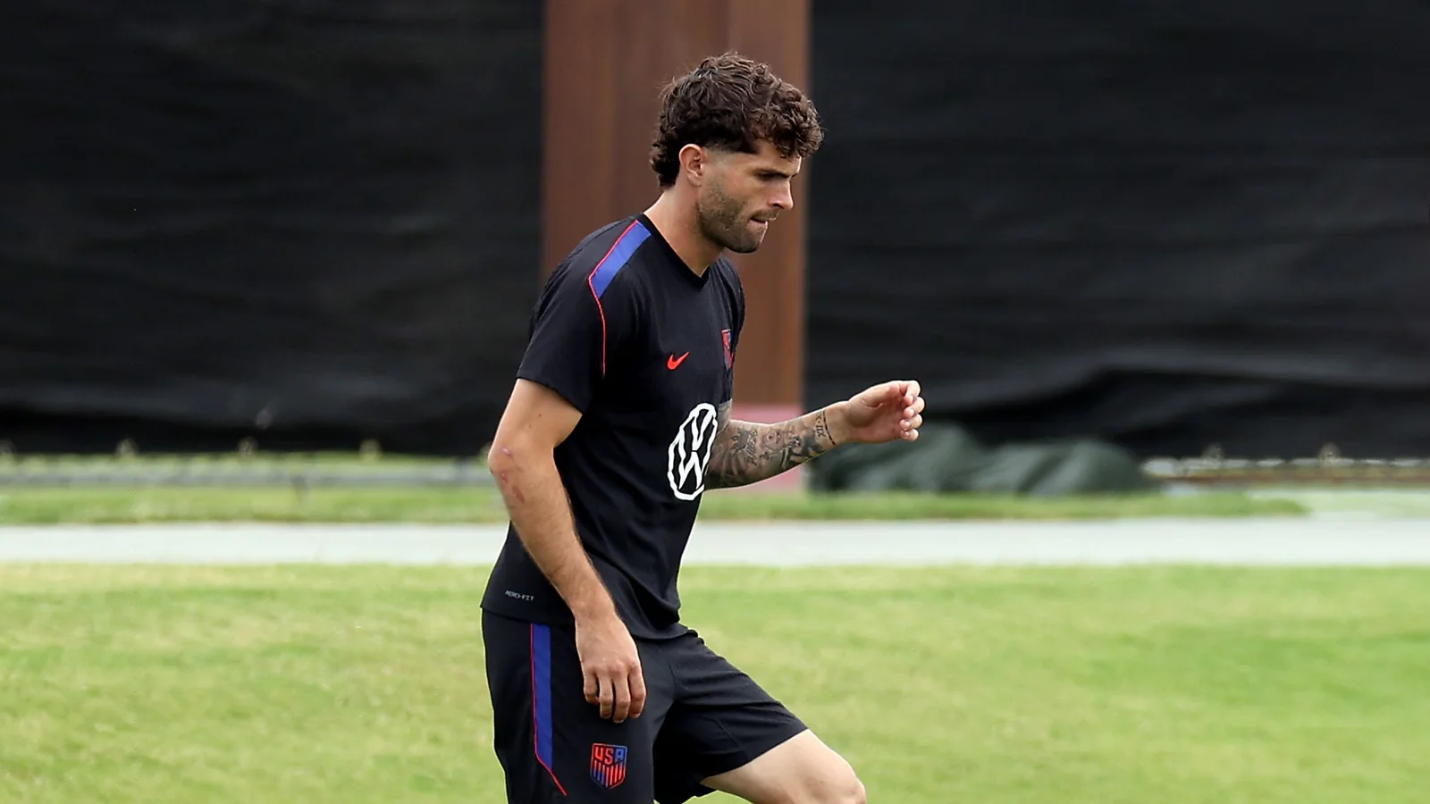USA National Team Prepares for World Cup: Christian Pulisic's Status and Messi's Mastery