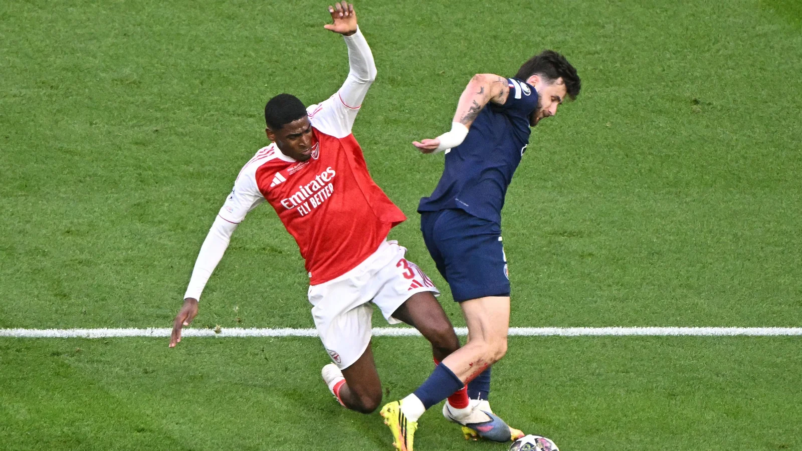 Защитник Arsenal Mosquera рассказал об ошибке в финале Лиги чемпионов