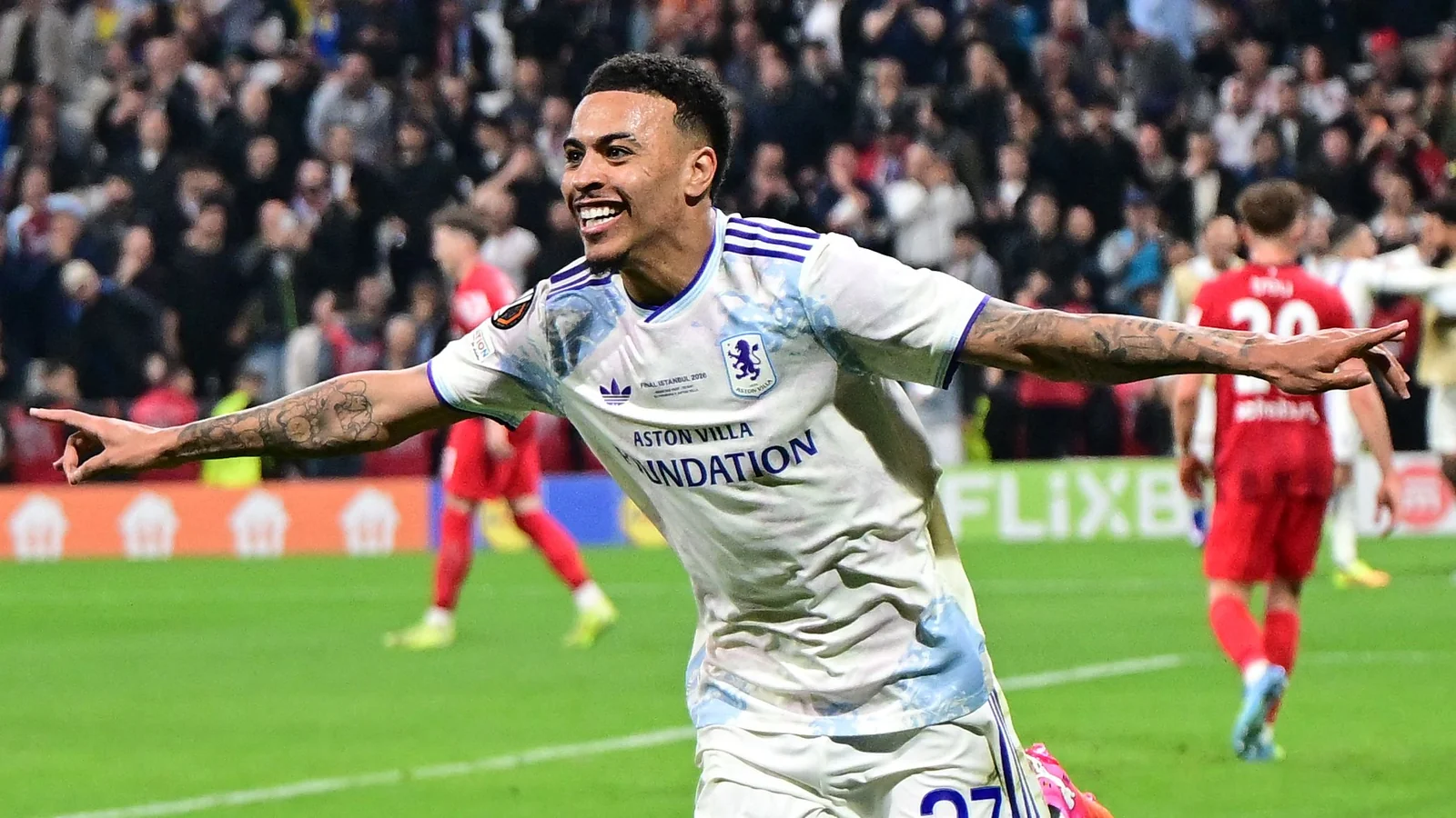 Arsenal Morgan Rogers bilan qiziqmoqda, ammo Julian Alvarez asosiy maqsad