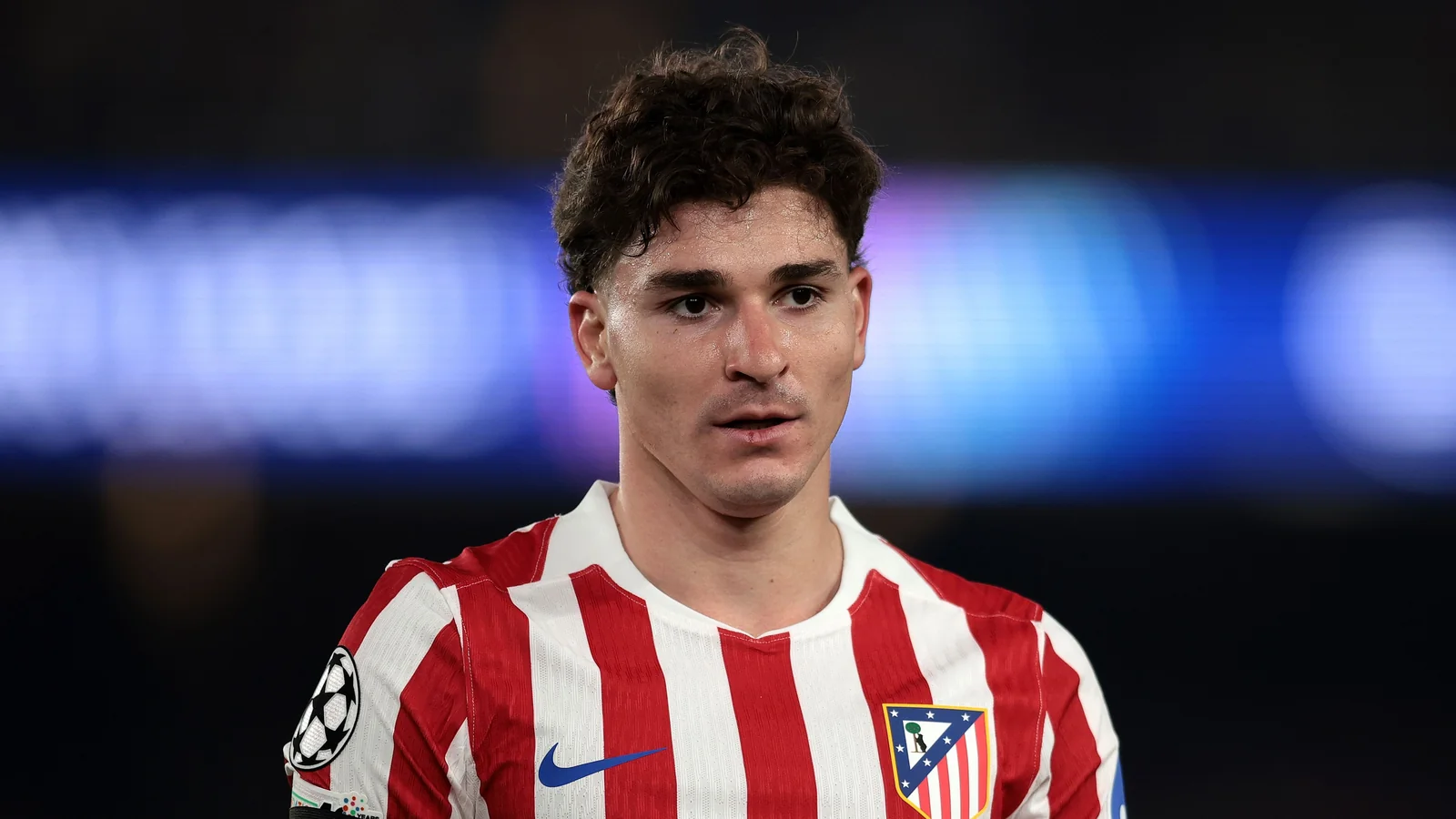 Conflit entre Barcelone et l'Atlético Madrid pour Julian Alvarez : l'obstacle des 500 millions d'euros