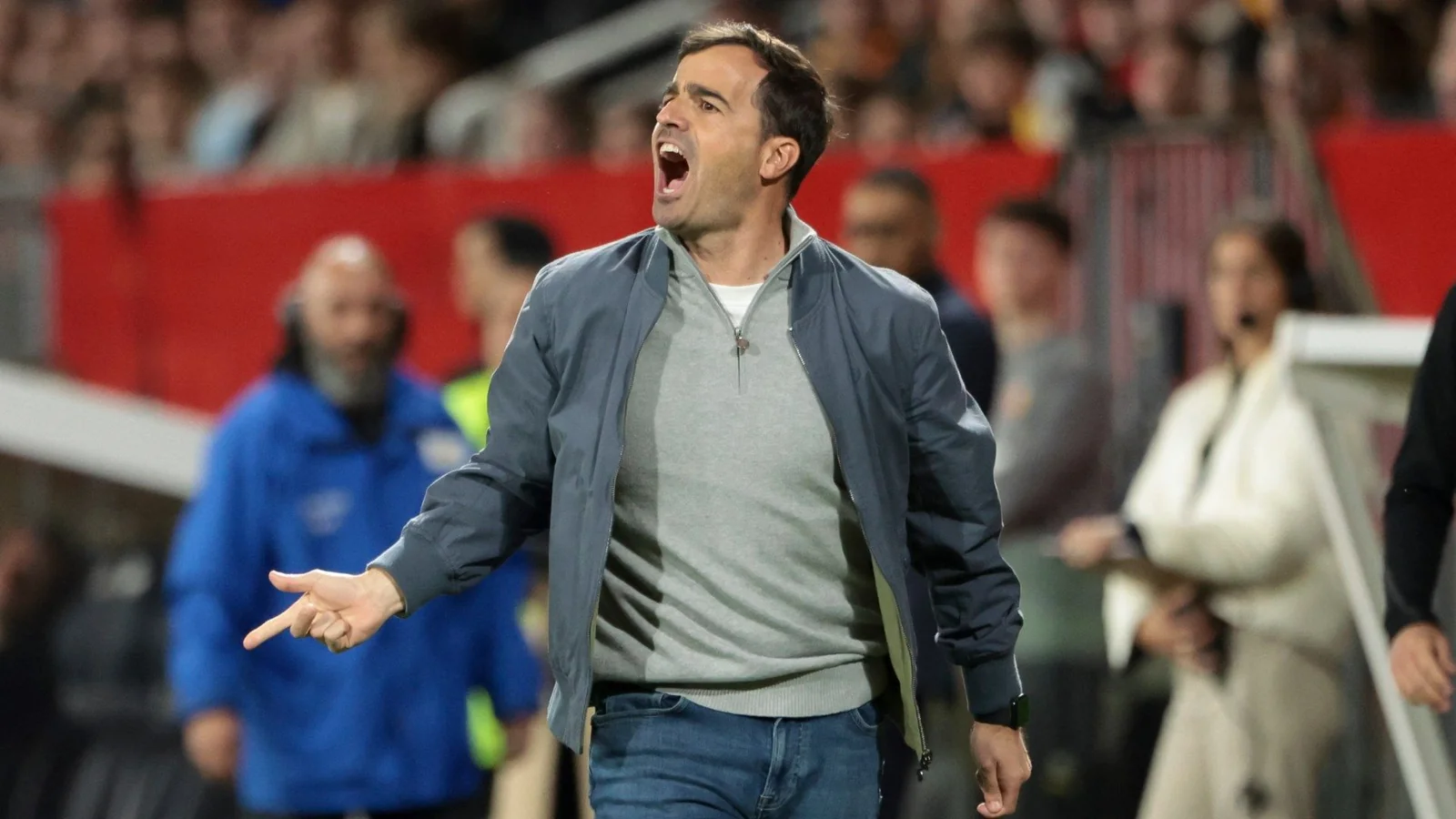 Bayer Leverkusen Appoints New Coach: Similarities Between Carles Martinez and Xabi Alonso