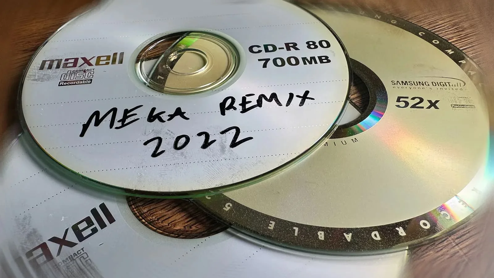 Piratería musical en el Reino Unido: condenan a un vendedor de CDs al estilo de los años 2000
