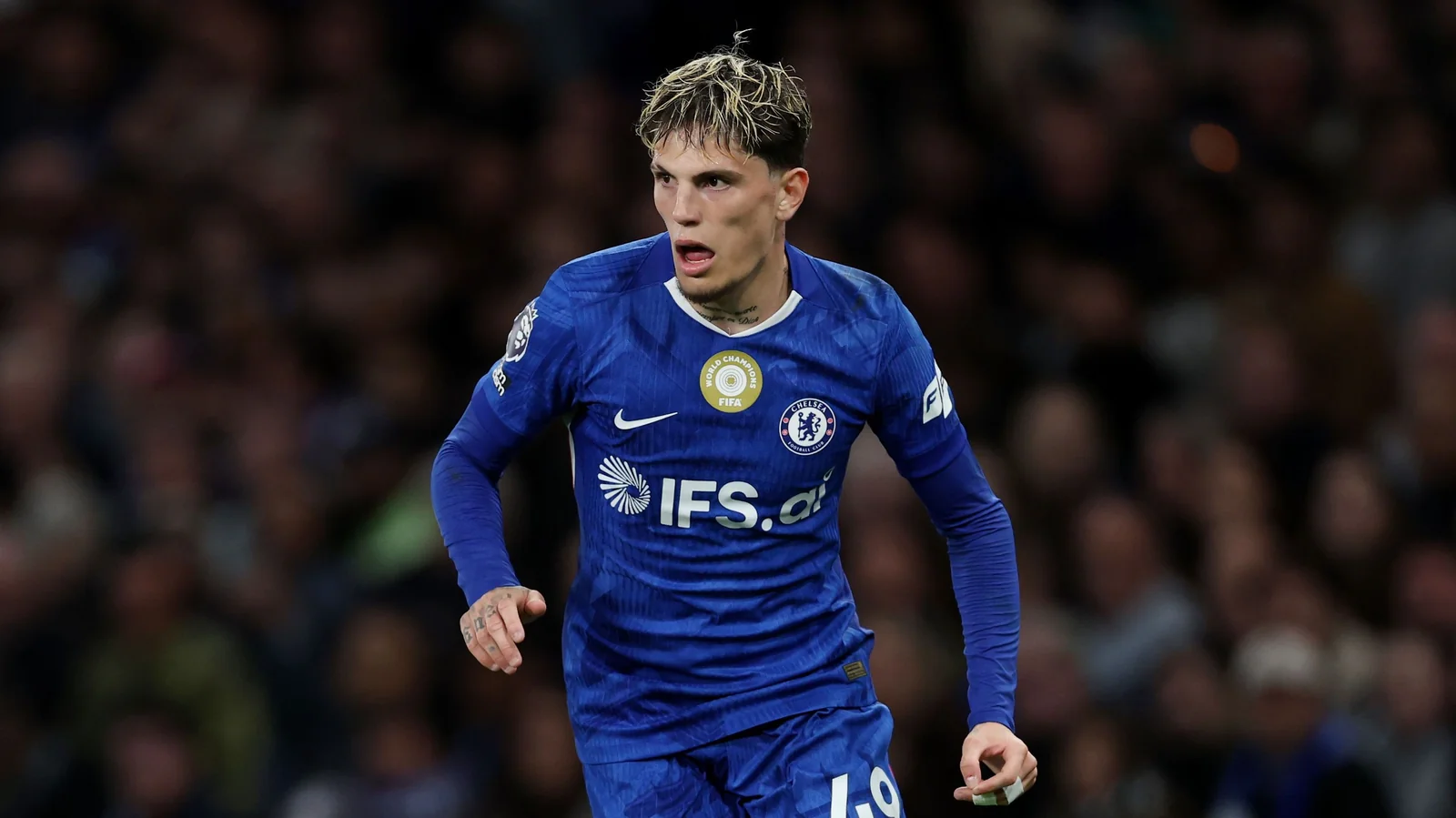 Chelsea-Star Alejandro Garnacho präsentiert neues Tattoo auf dem gesamten Rücken