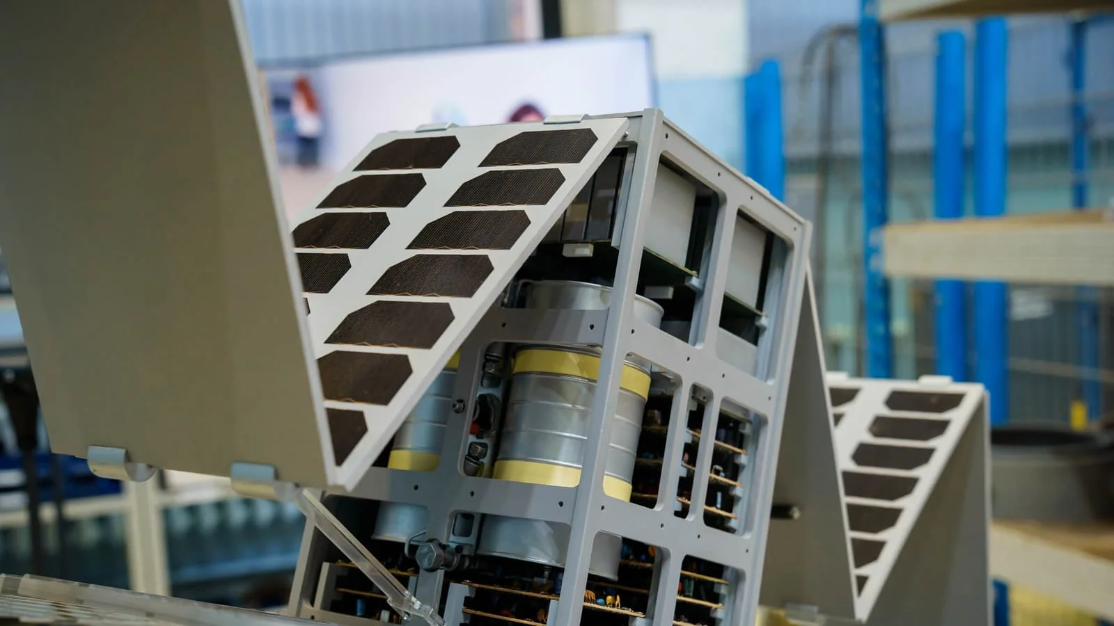 Kleinster Radarsatellit der Welt beginnt Übertragung von Erdaufnahmen