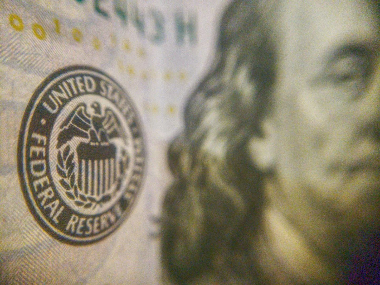 Fed қарорлари Bitcoin курсига қандай таъсир қилади: Бозор кутаётган учта асосий сигнал