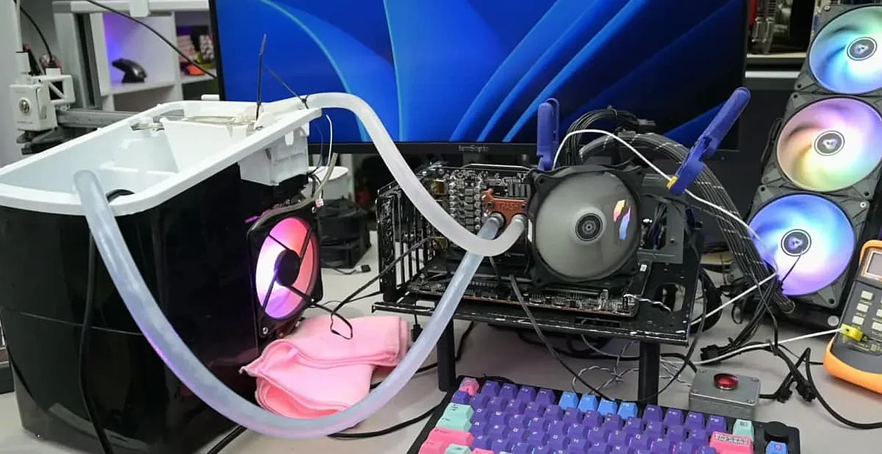 GeForce RTX 3060 cooled down to 23 degrees using an ice maker