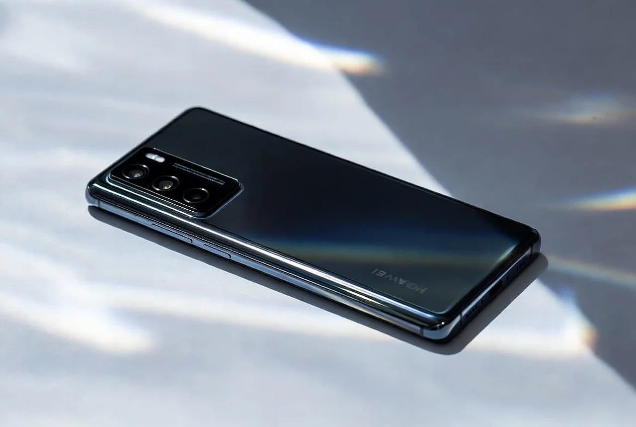 Huawei Nova 17: получит аккумулятор на 7000 mAh и перископическую камеру
