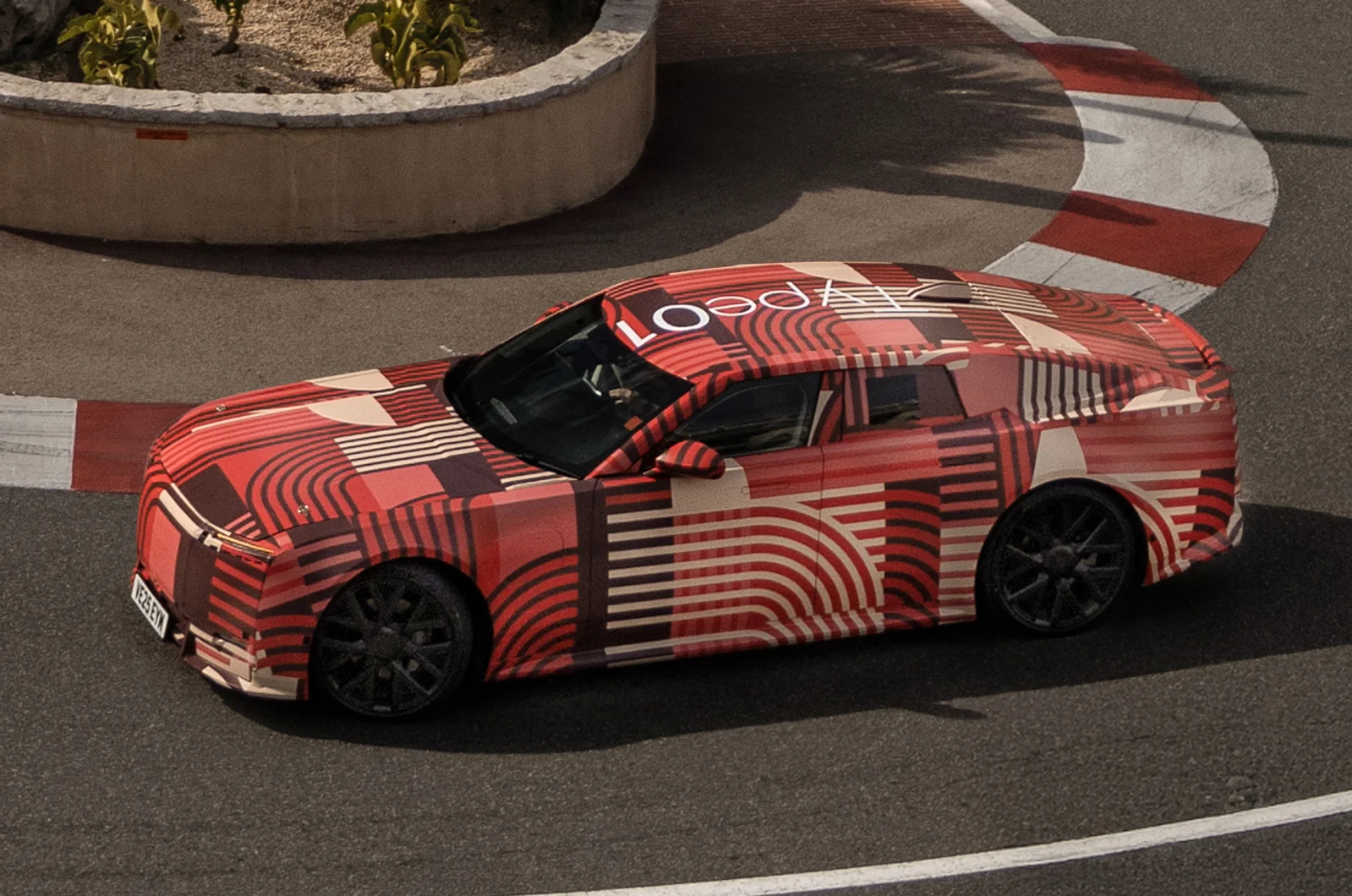 Бренд Jaguar начинает новую эру: электромобиль Тйпе 01 будет представлен в октябре