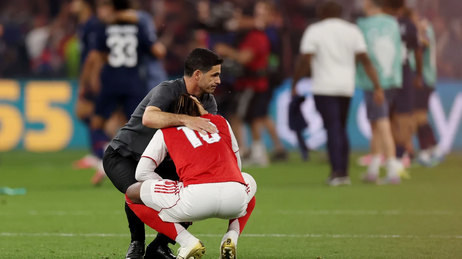 Christophe Dugarry calls Arsenal players clowns