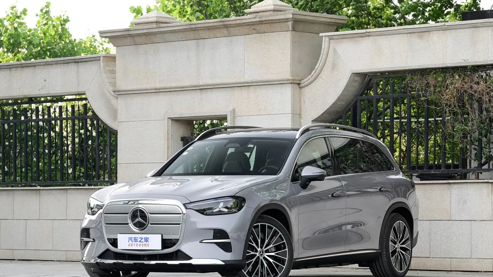 Mercedes-Benz ГЛК электр кроссовери Хитойда 422 от кучи билан сотувга чиқди