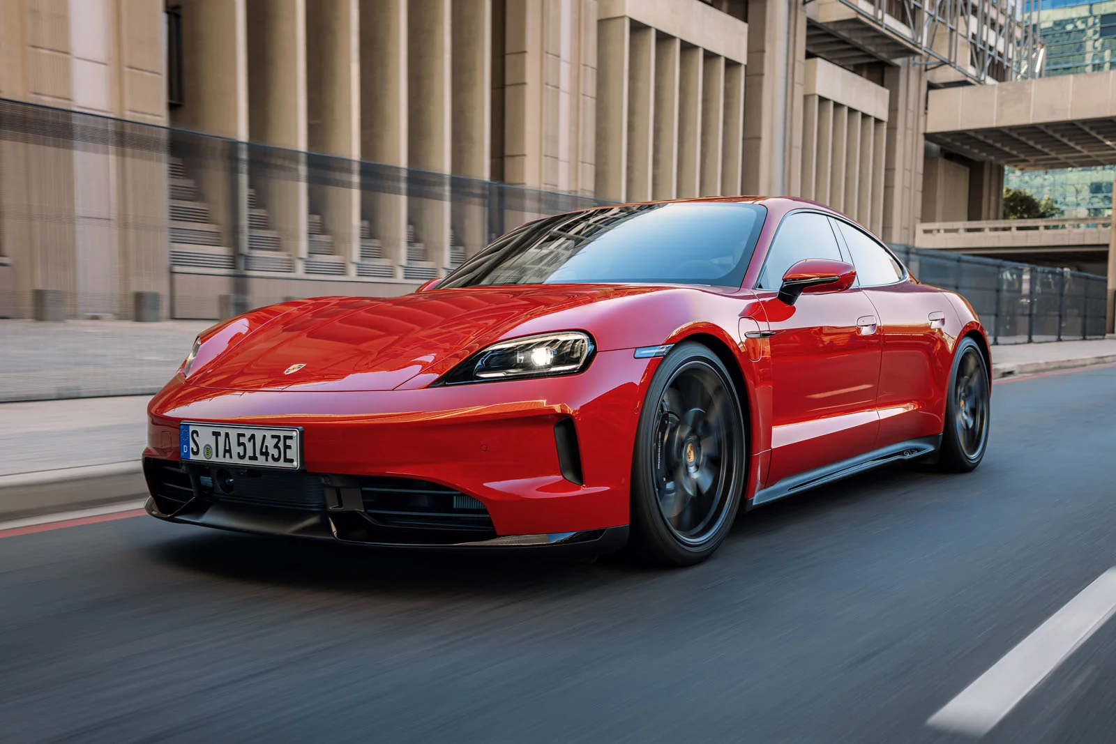 Porsche Taycan янгиланди: Энди электромобилга виртуал узатмалар қутиси ўрнатилади