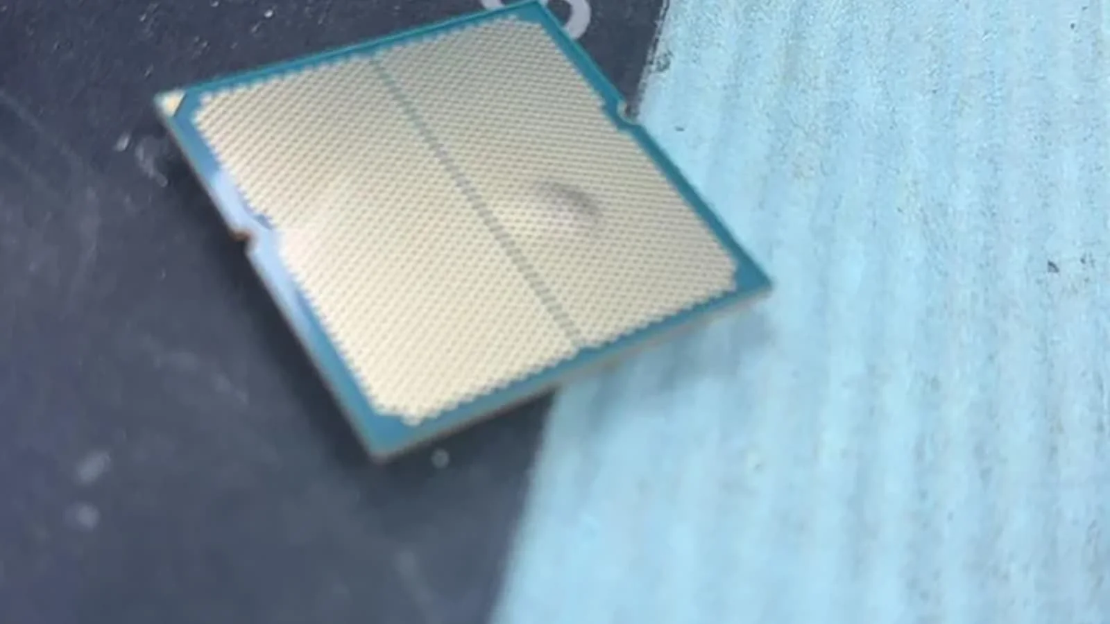 Ryzen 9 7950X3D процессори «шишиб» кетди: AMD кафолат беришдан бош тортди