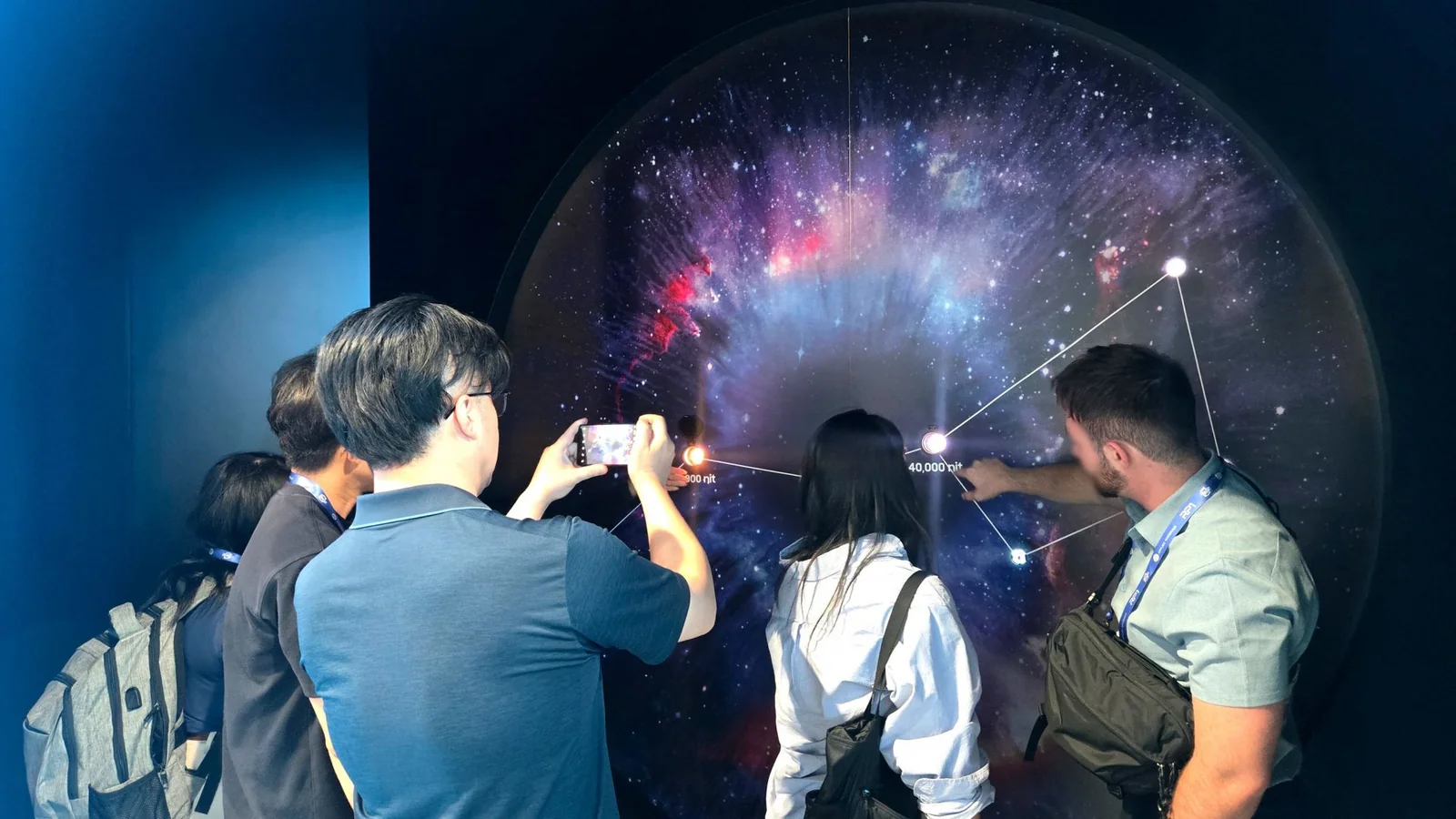 Samsung revolutioniert Displays: RGB OLEDoS mit 40.000 nits Helligkeit vorgestellt