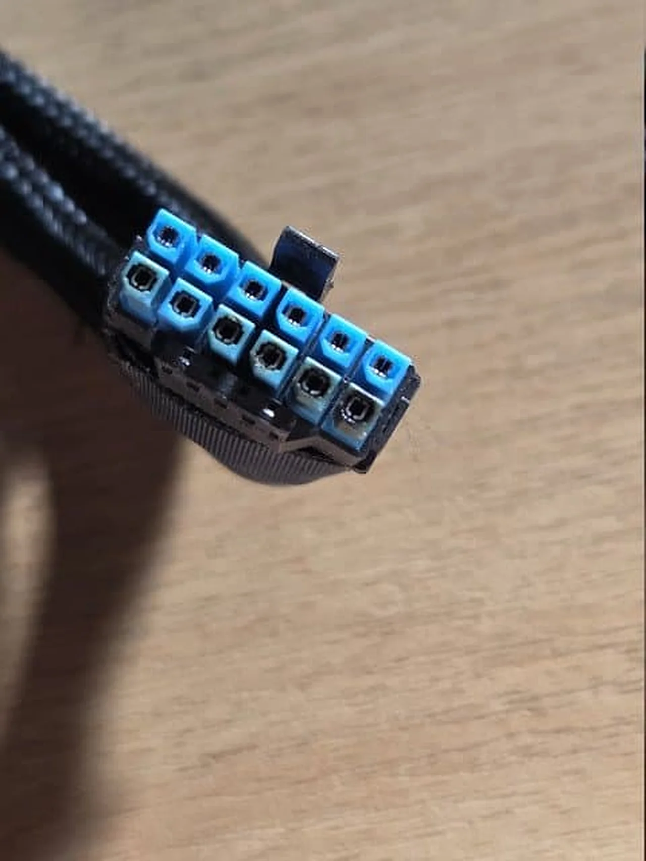Sapphire Radeon RX 9070 XT Stromkabel geschmolzen: Liegt das Problem nur am Adapter