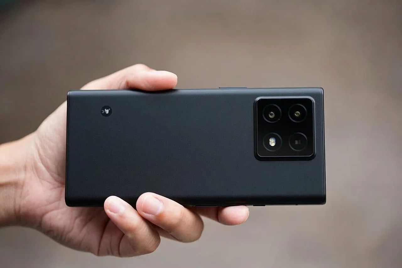 Akıllı Telefon Pazarında Devrim: 9000 mAh Bataryalı Cihaz Bekleniyor