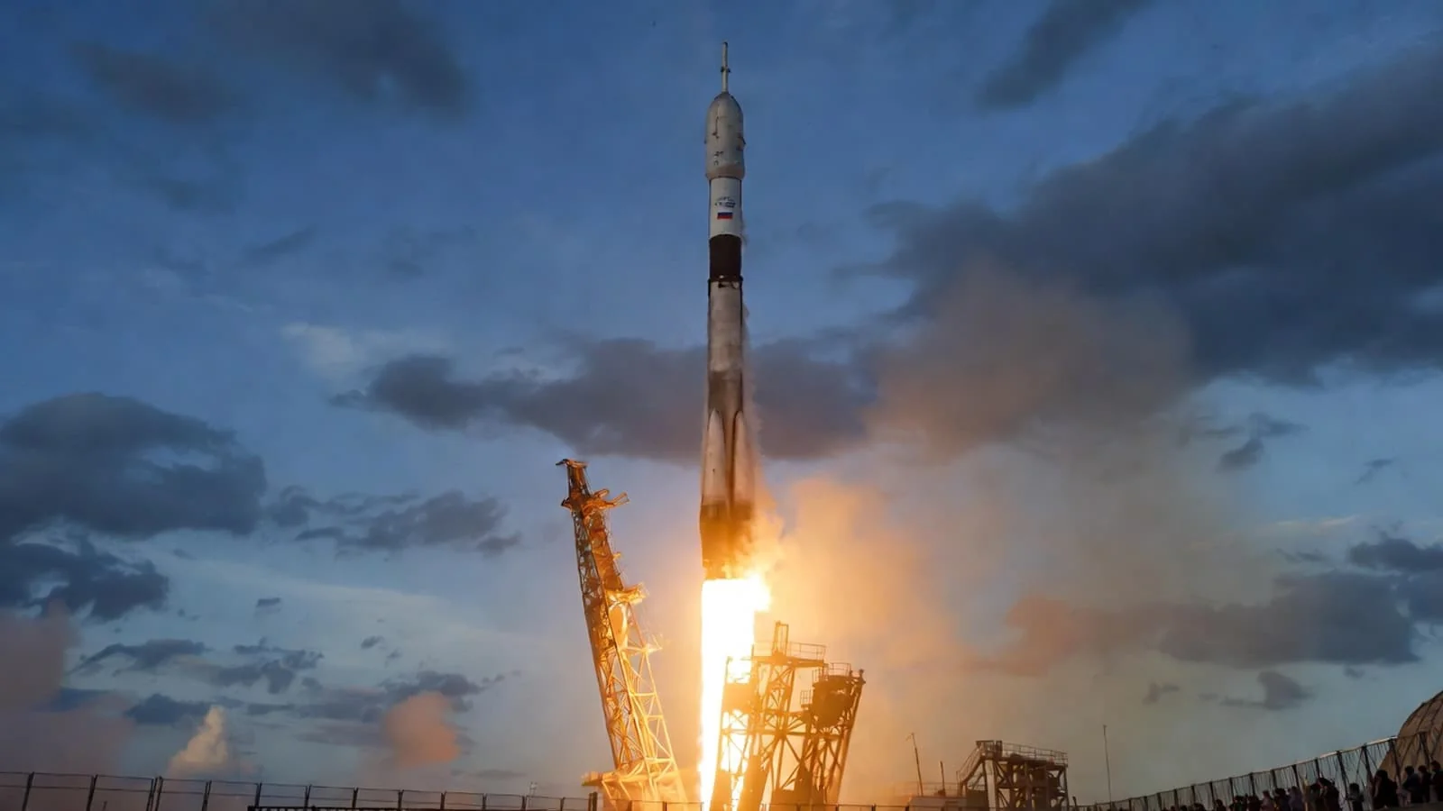 Plans to adapt the Soyuz-5 rocket for crewed flights