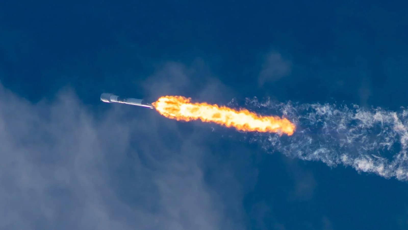 SpaceX startet Falcon 9 Rakete zum 27. Mal erfolgreich