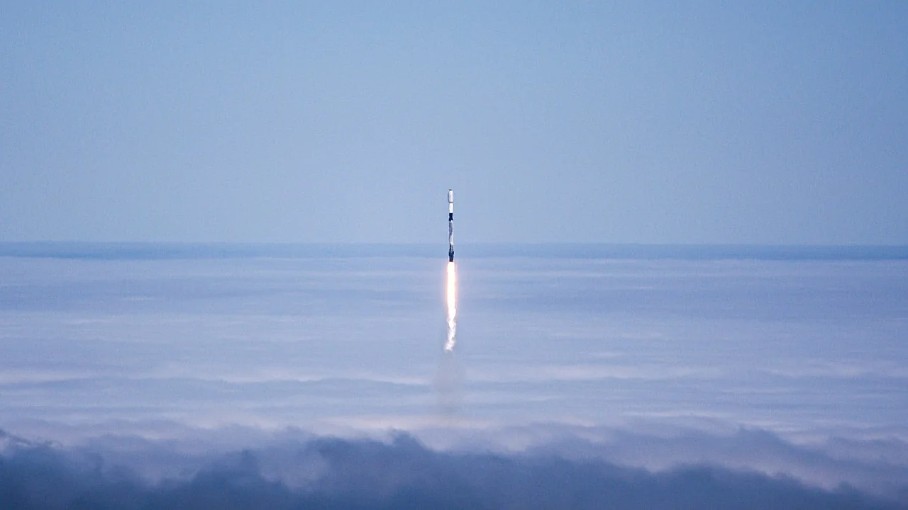 SpaceX holds historic IPO: Share price set at $135