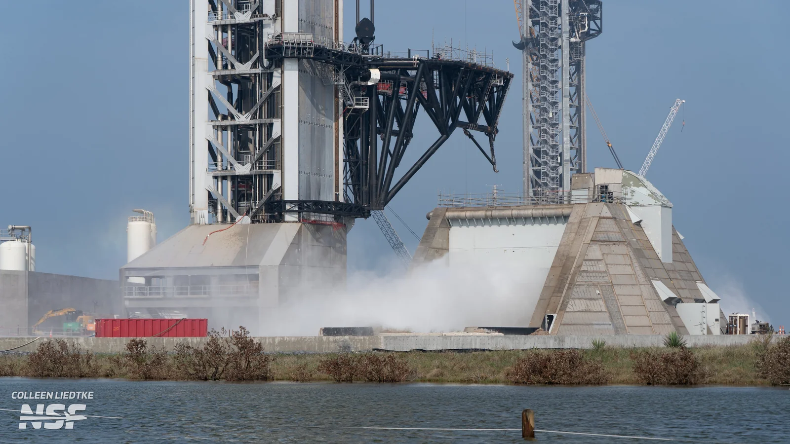 SpaceX Yeni Uçuşa Hazır: Starship Platformasında Su Sistemi Test Edildi