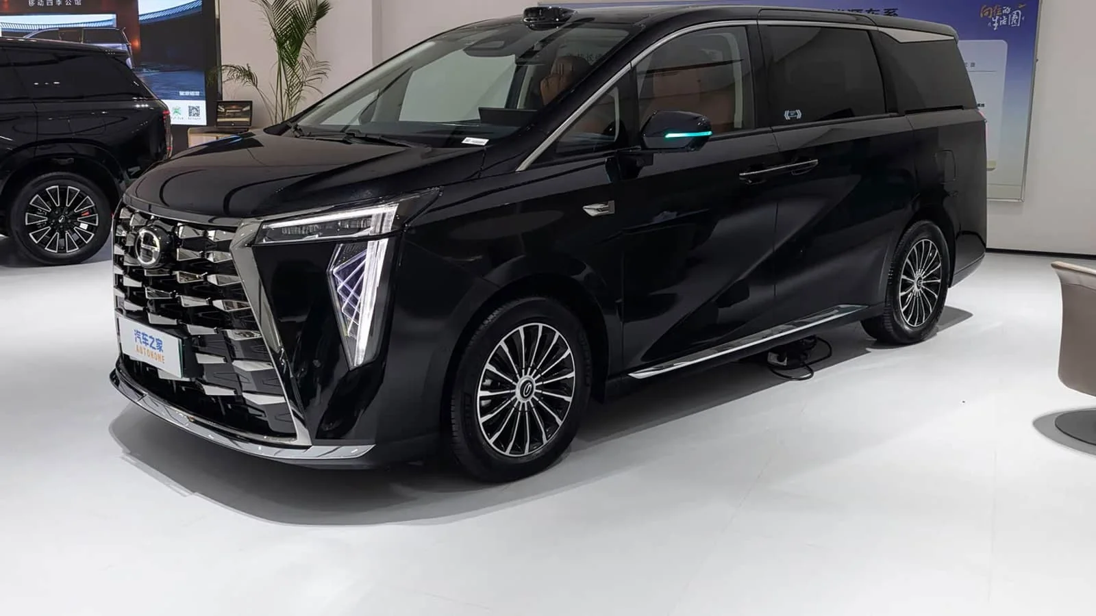Toyota Alphard Alternative: 557 HP GAC Trumpchi M8 PHEV L Launched