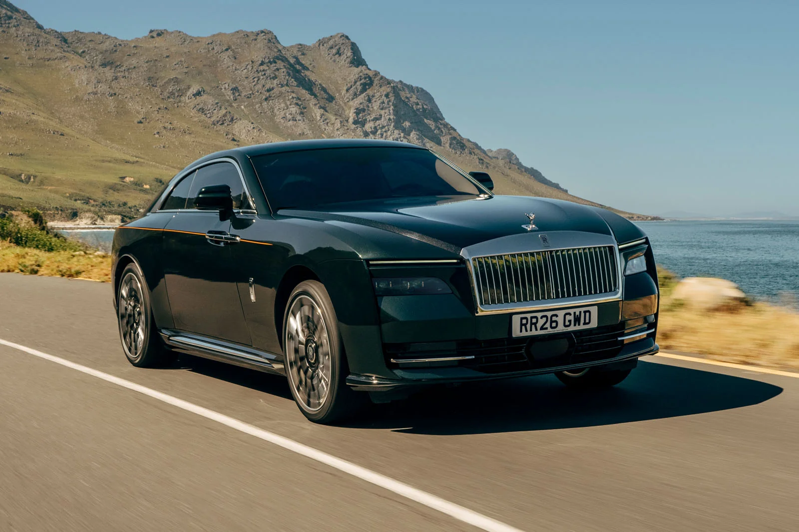 Янги Rolls-Royce Спектре: Қувват ошди ва масофа 620 километрга етди