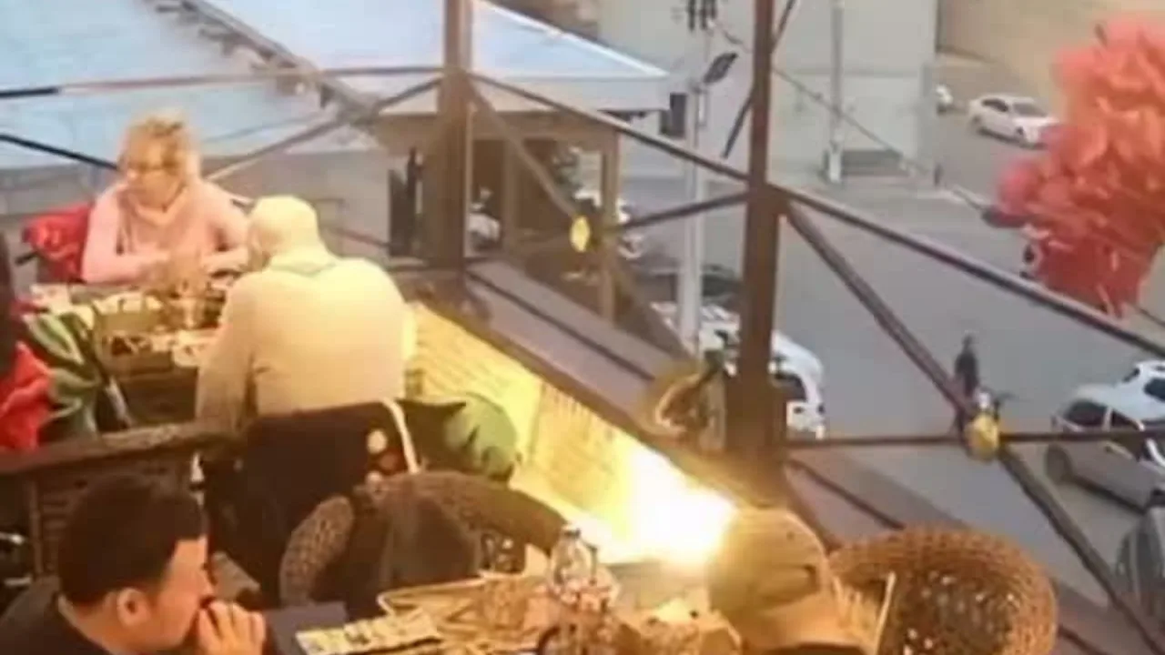 Buxoroda gazli sharlar elektr simiga tegib portladi (video)