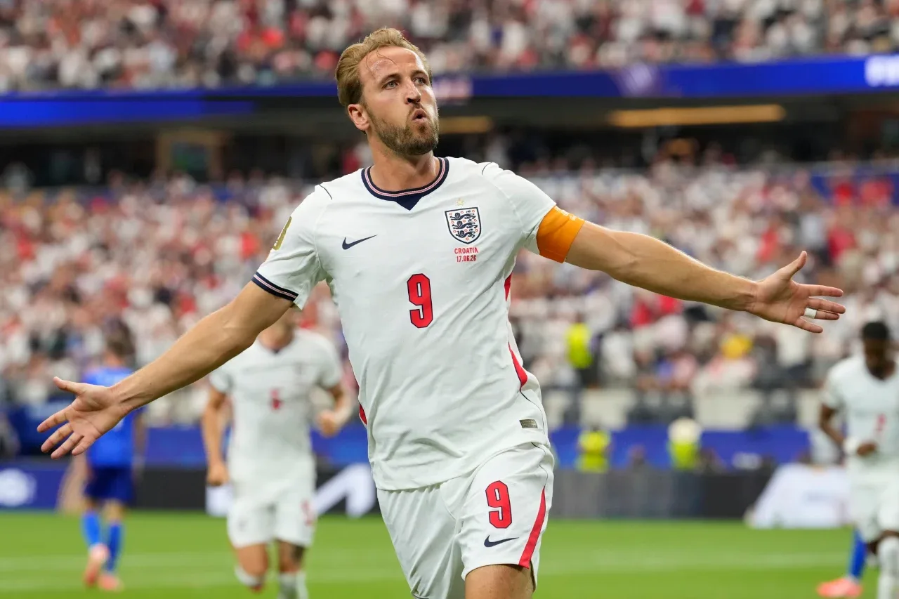 Kane addresses fans after victory over Norway