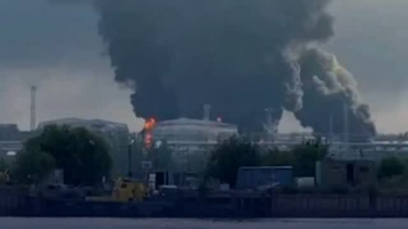 Nearly 400 drone attacks: St. Petersburg targeted again