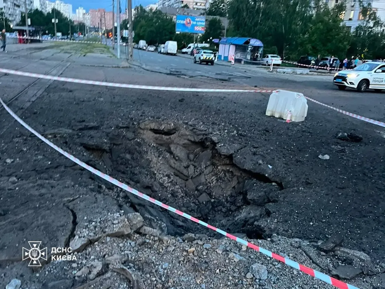 Киевга баллистик ракета зарбаси: 10 киши яраланди