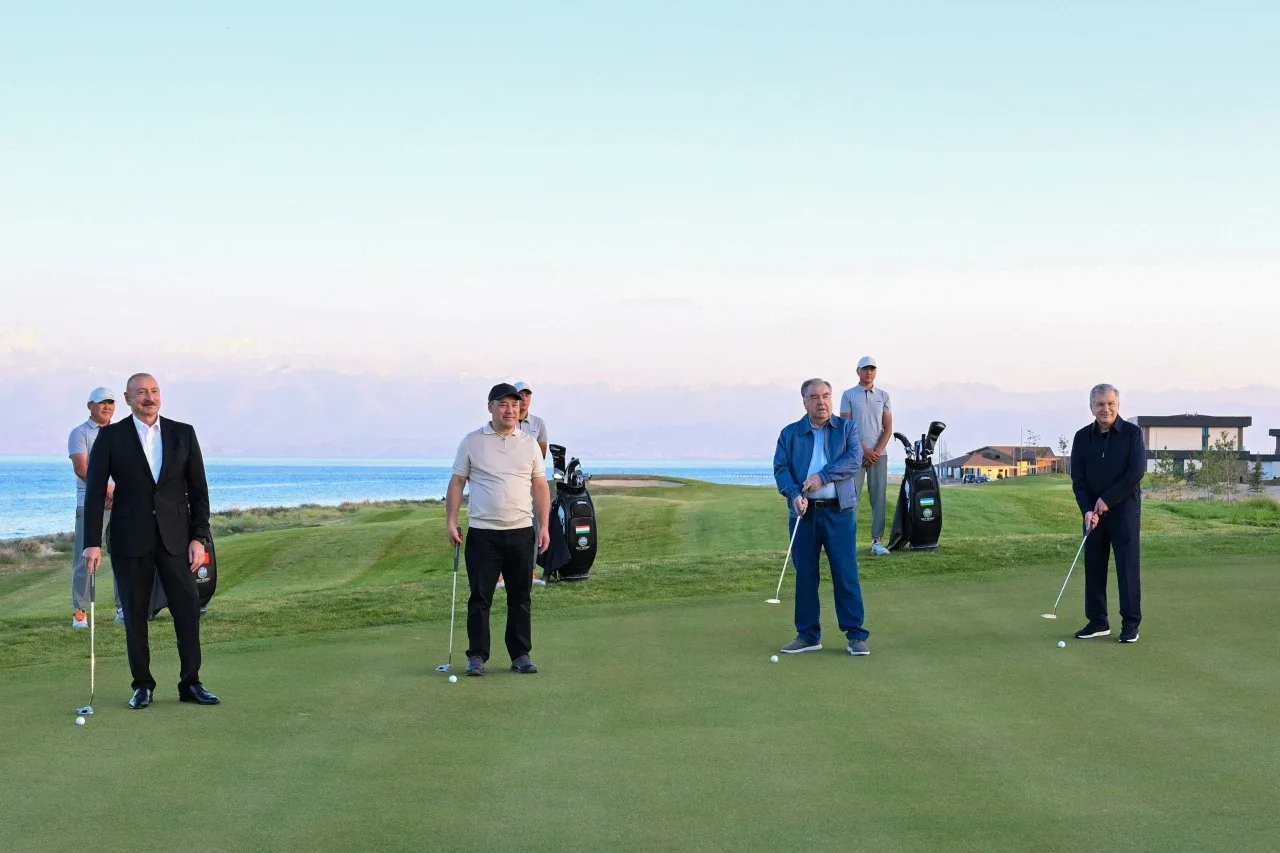 Neuer Tourismusmagnet am Issyk-Kul: Präsidenten eröffnen ersten internationalen Golfclub