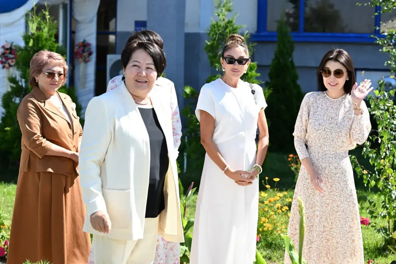 First Ladies of Uzbekistan, Kyrgyzstan, and Azerbaijan Visit Children's Center