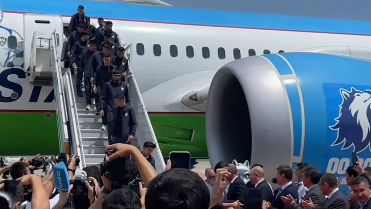 O‘zbekiston terma jamoasi poytaxt aeroportida tantanali kutib olindi