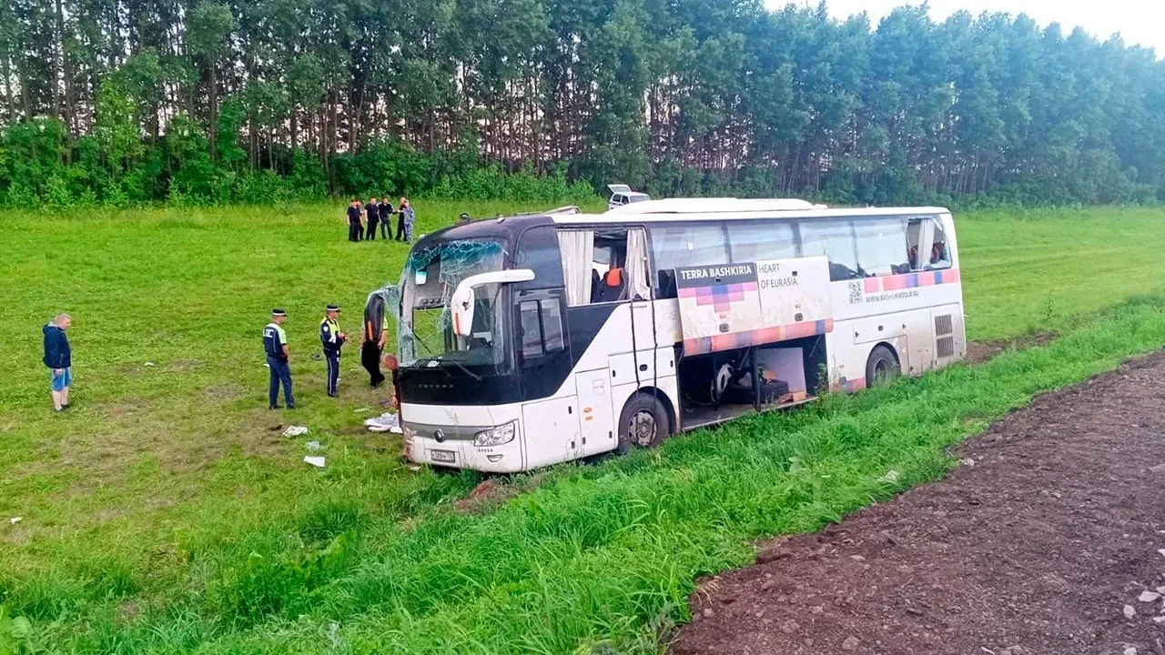 Bus with 46 passengers overturns in Tatarstan: injured hospitalized