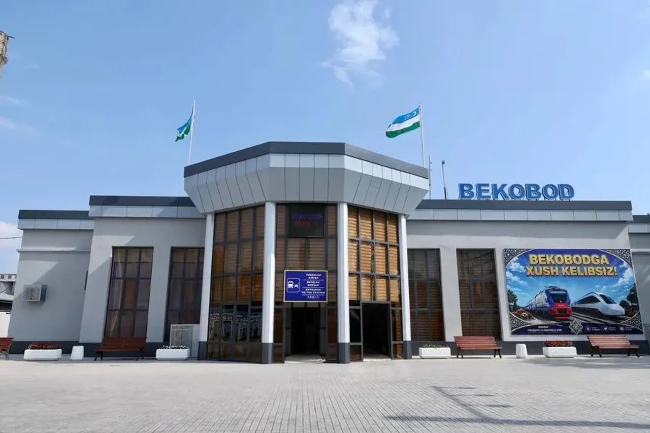 Тошкент ва Бекобод ўртасида янги электропоезд қатнови бошланди