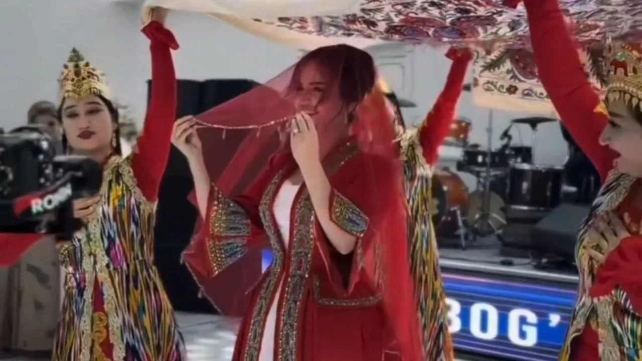 The "Kelin Salom" and flower-giving ceremony at Shahlo and Veysel's wedding was unique (video)