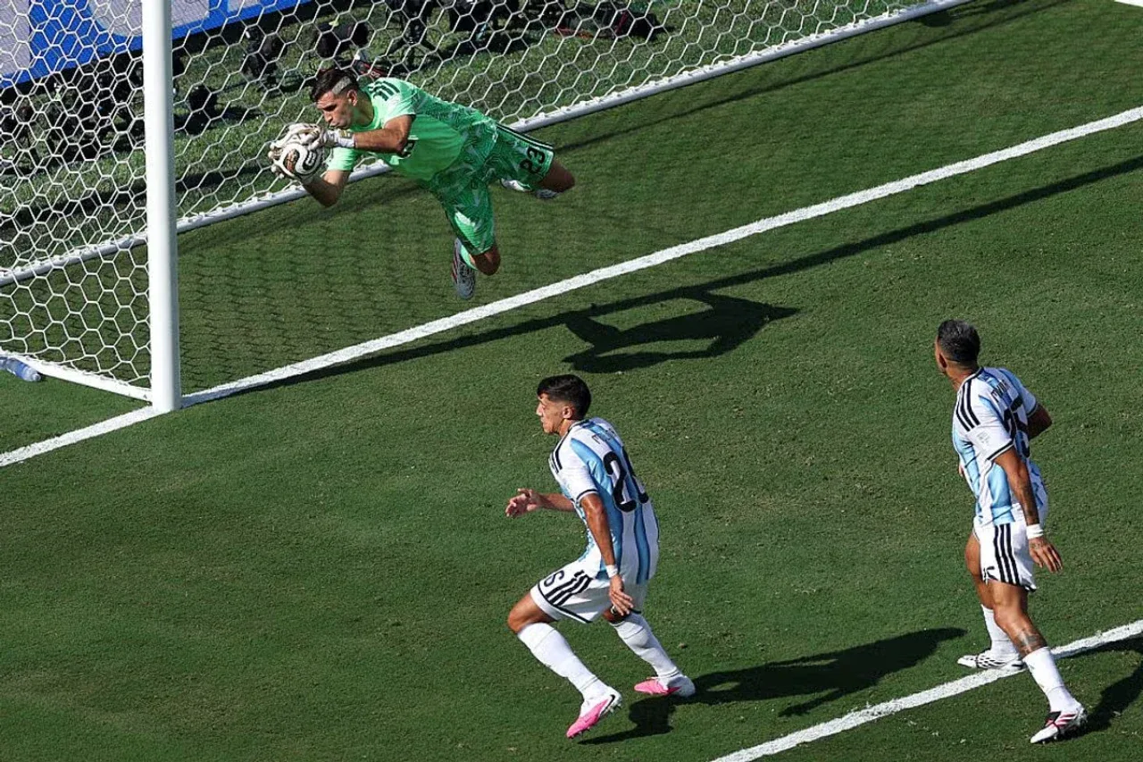Martinez sets new World Cup final record with 11 saves